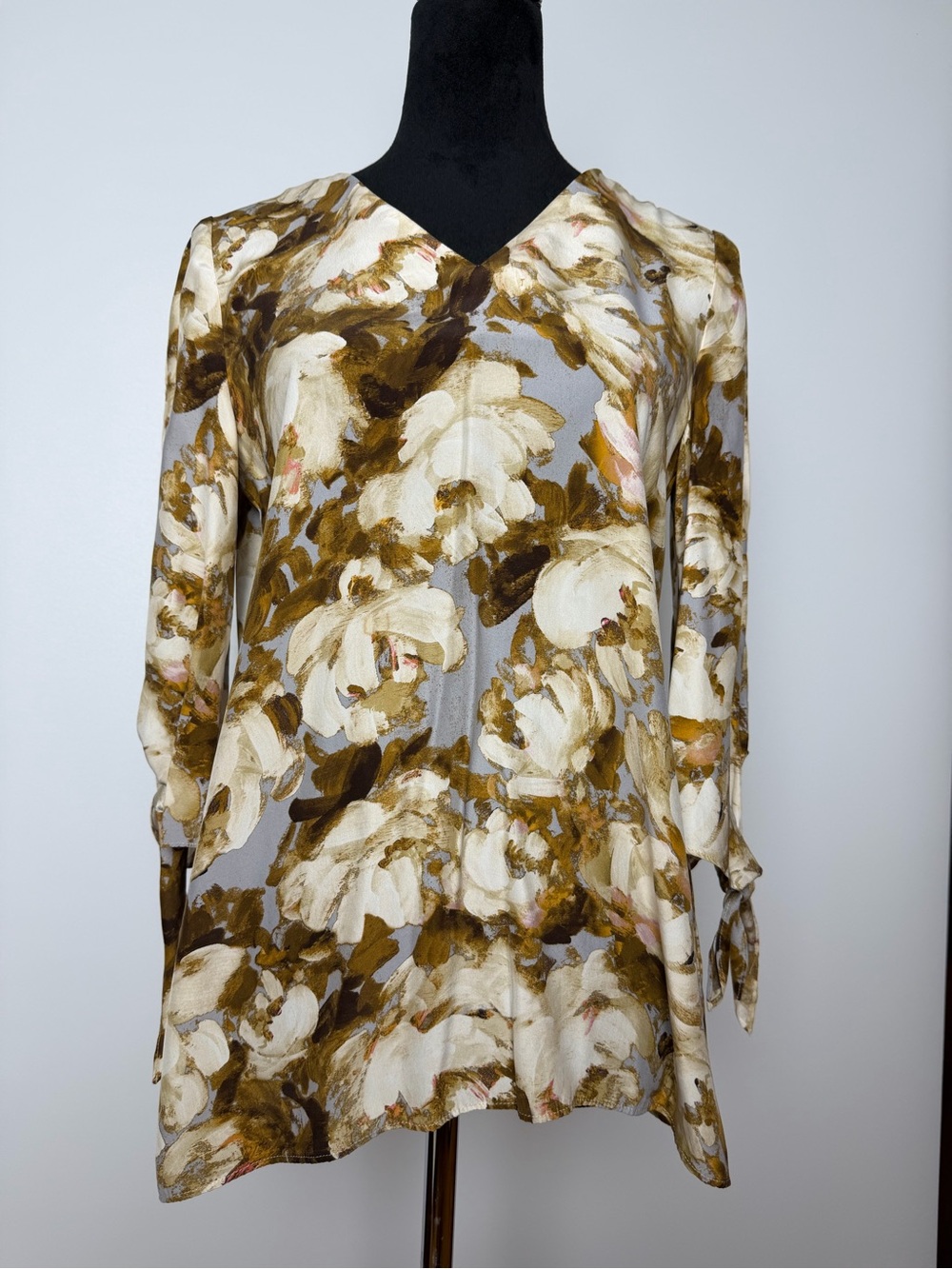 Lafayette 148 New York Floral V-Neck Long Sleeve 100% silk blouse Size XS